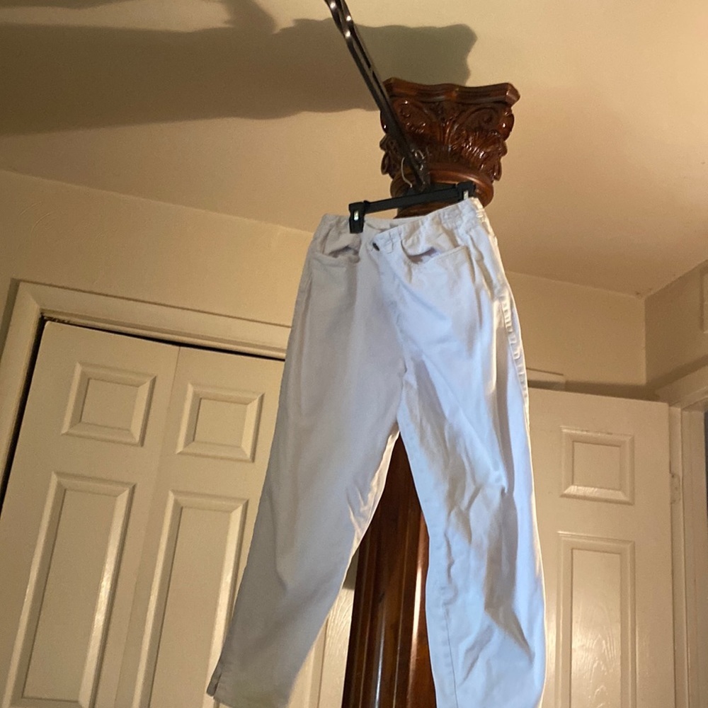 White jeans nice relaxed fit comfy new not used